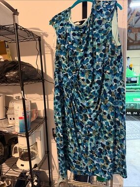 Nice sleeveless dress by Connected Woman size 22w.